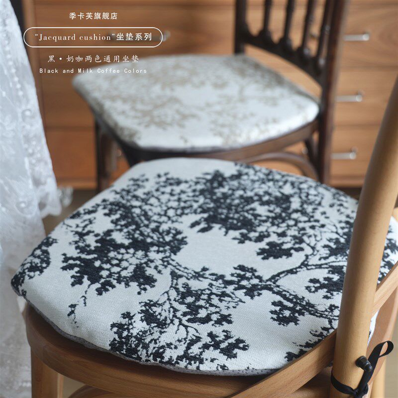 坐垫椅子垫四季通用实木马蹄形防滑餐桌轻奢高级感新中古加厚垫子