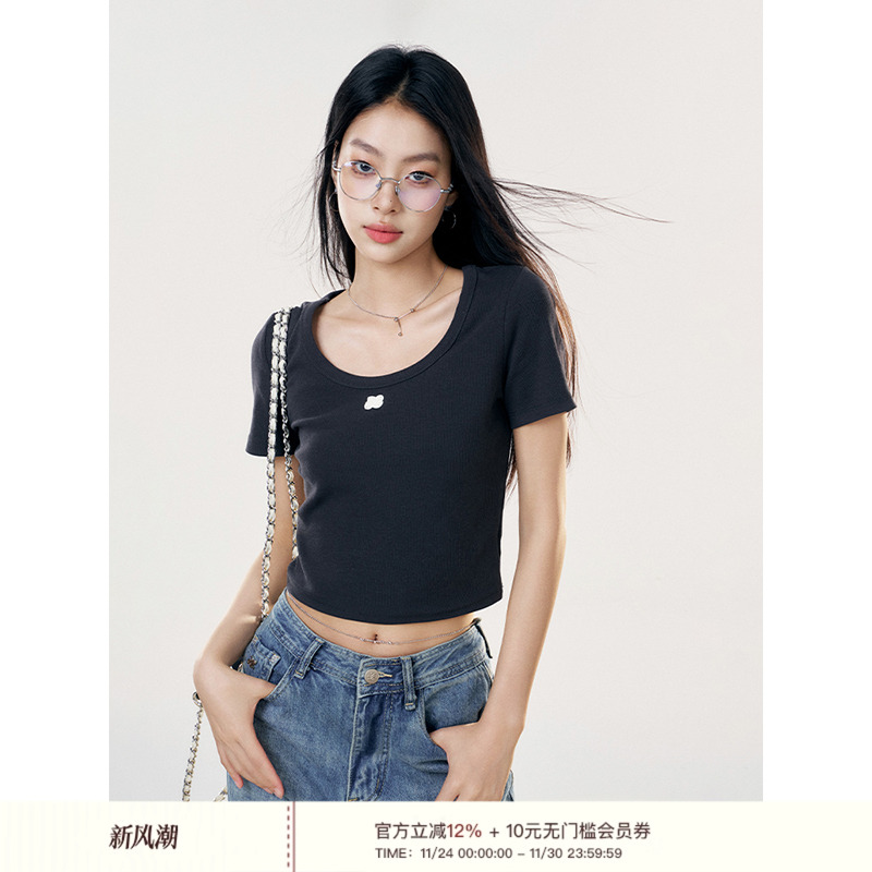 Liilou  cleanfit 竖坑条肌理 U型领正肩短袖T