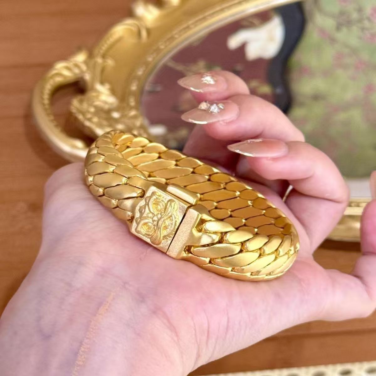 新款醒狮金色马鞭手链男士