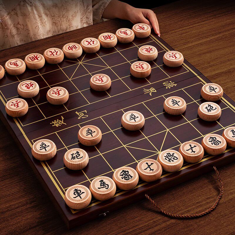 象棋中国象棋带棋盘棋子套装高档儿童成人大号雕花榉木黑檀