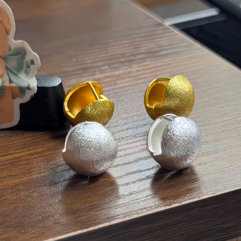 缎面拉丝球耳饰温柔高级感