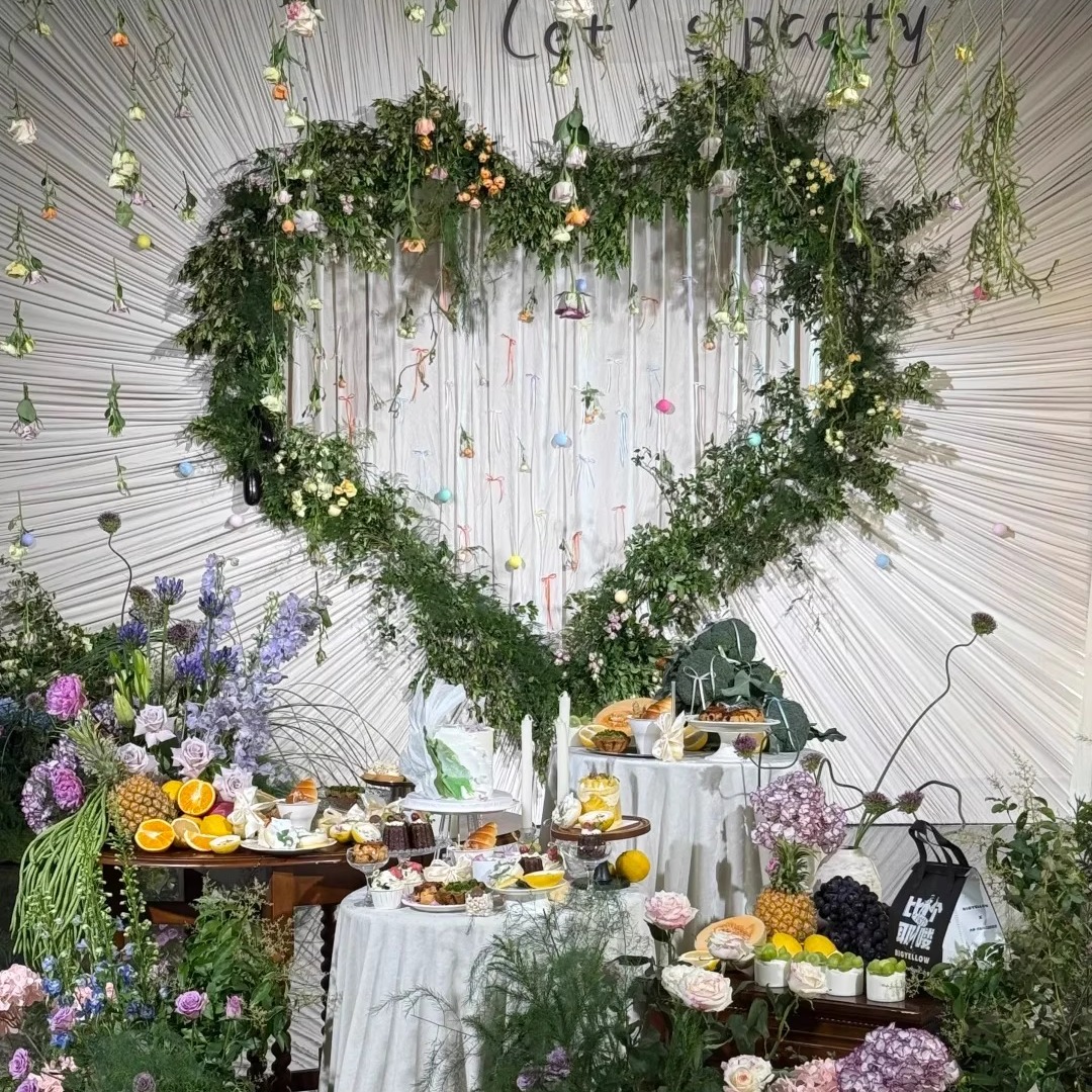 森系爱心背景订婚梦幻森林森系野生感自然系婚礼草丛花艺绿植花艺