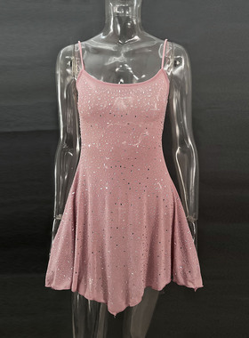 烫钻透视吊带连衣裙Diamond-encrusted see-through halter dress