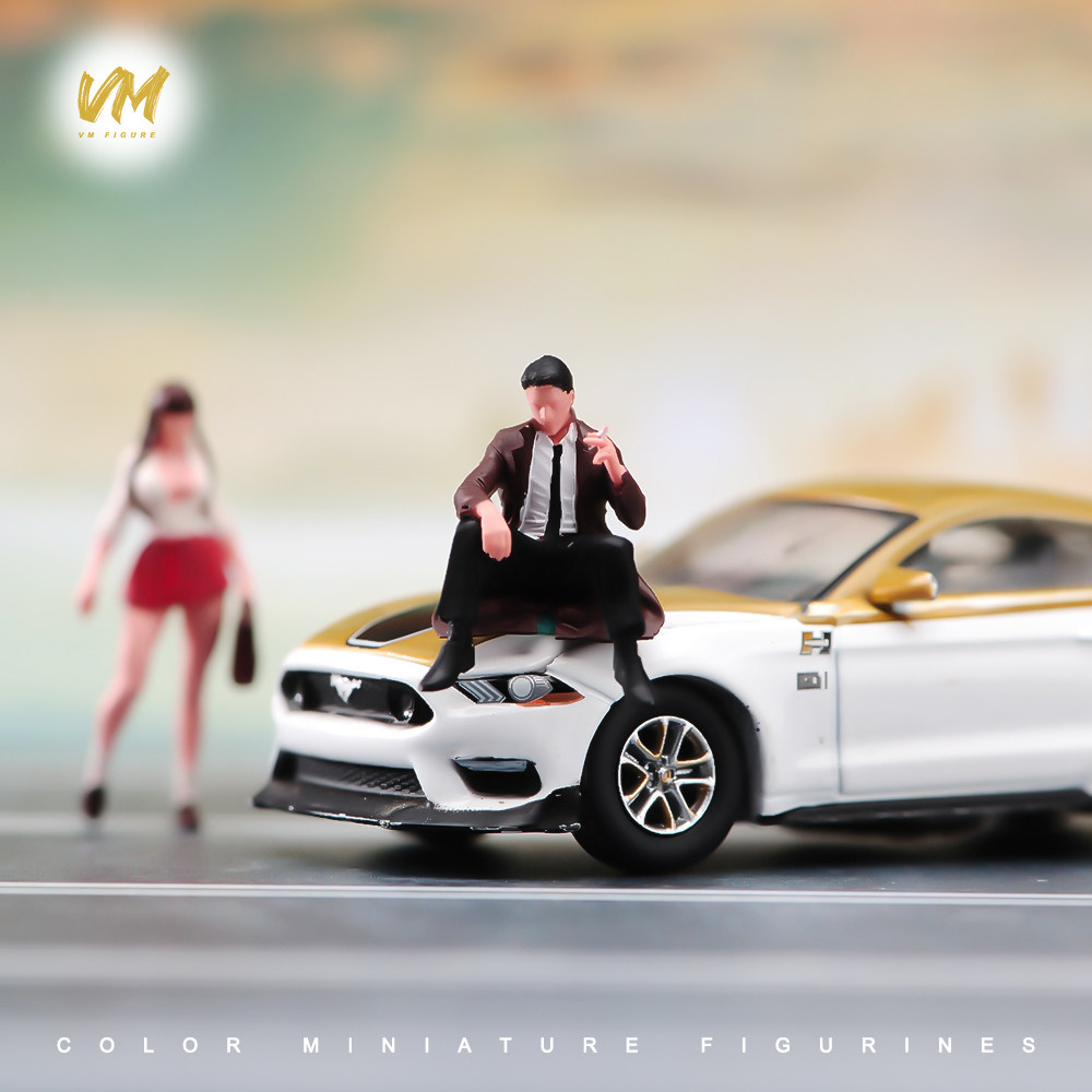 1/64  穿风衣的坐姿抽烟男士 微缩场景模型搭配手工涂装小人偶