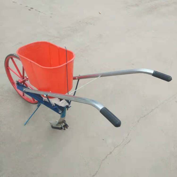 手推式化肥施肥机化肥娄人力小型追肥土地撒化肥机简易上肥器