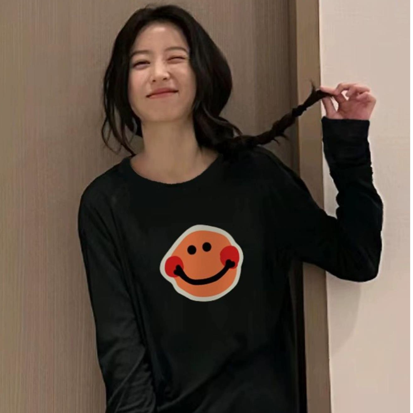 半熟男女周雨彤同款黑色笑脸打底卫衣女秋季宽松卫衣上衣服