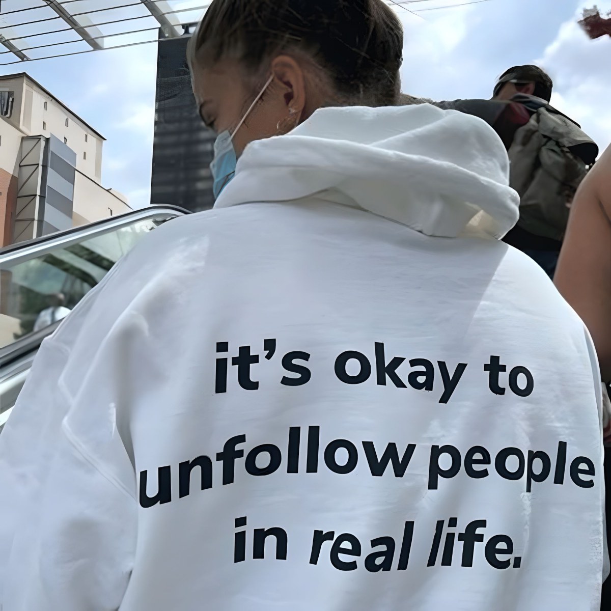 it is okay to unfollow people in real ilfe趣味英文连帽卫衣