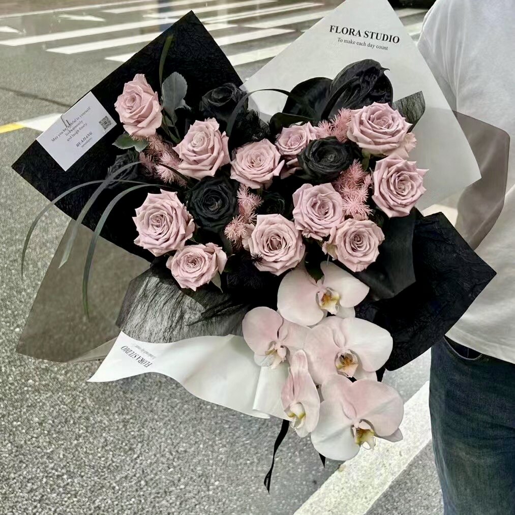 高级黑粉曼塔乌梅子酱玫瑰花束鲜花女友全国配送速递同城深圳杭州