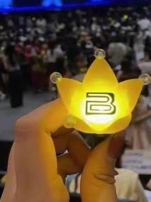 GD's peaceminusone Crown Light Keychain 4th Gen – Official Fan Gear! - Product image 2