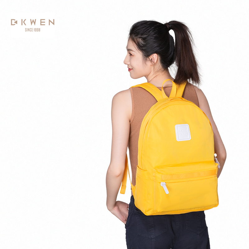 D. KWEN/迪柯文韩式多色双肩包