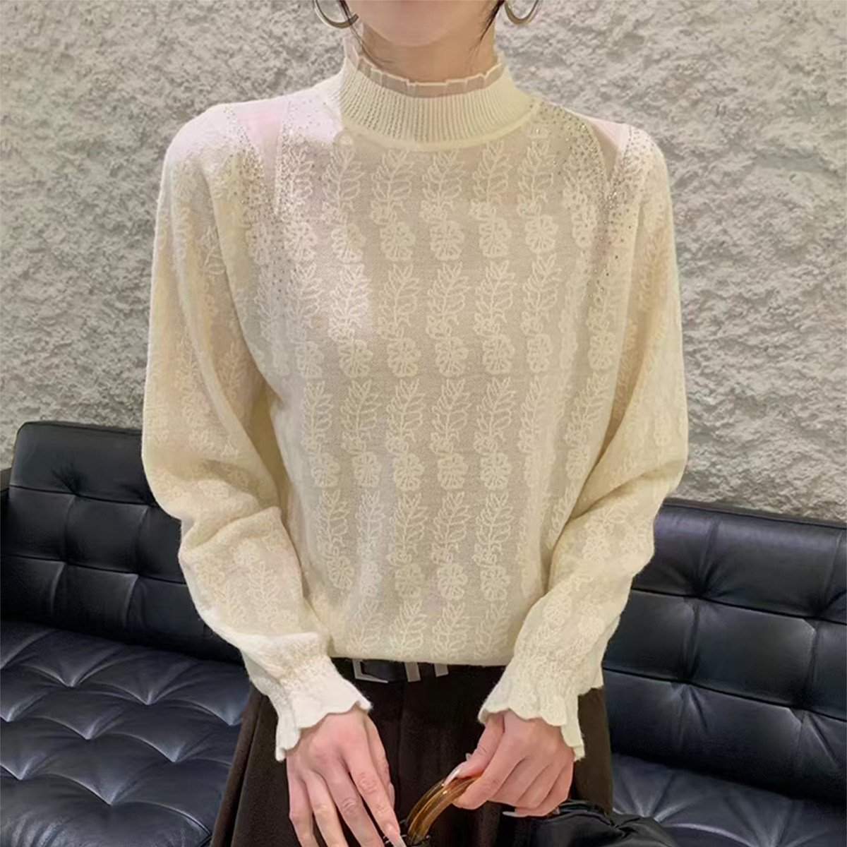欧货半高领蕾丝打底衫女秋冬2025新款时尚喇叭袖烫钻提花内搭毛衣