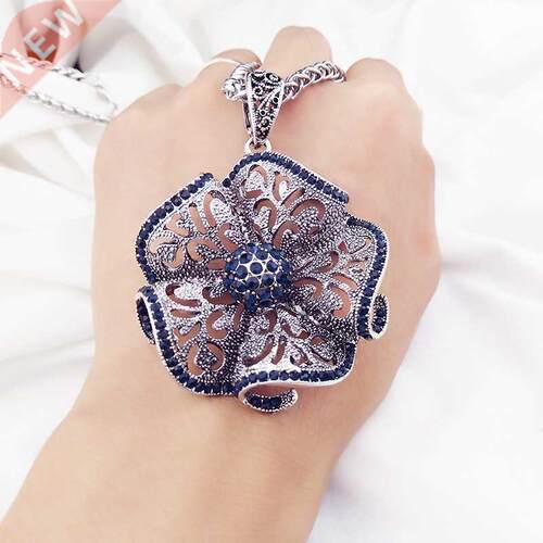 Vintage Flower Long Pendant Necklace Women New Fashion Jewel