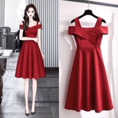 高级感经典 一字肩吊带红色连衣裙女2026春夏新款 小个子气质礼服裙