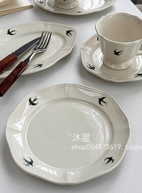 日单设计款燕子浮雕盘复古盘子餐盘点心陶瓷餐具家用高颜值菜盘子