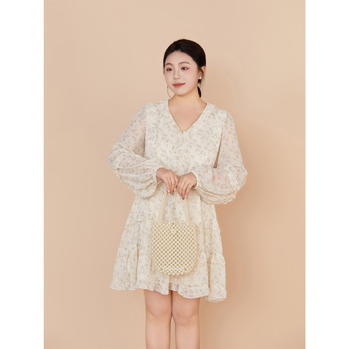 DM100微胖mm大码女装2024春季新款显瘦浪漫甜美V领收腰碎花连衣裙