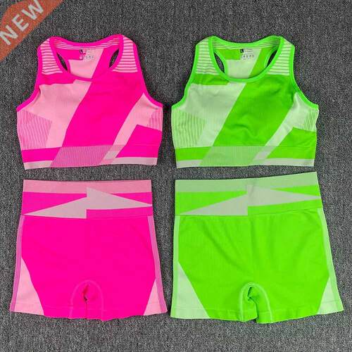 Seamless Women Yoga Set Fashionable Gym Clothing Short Crop
