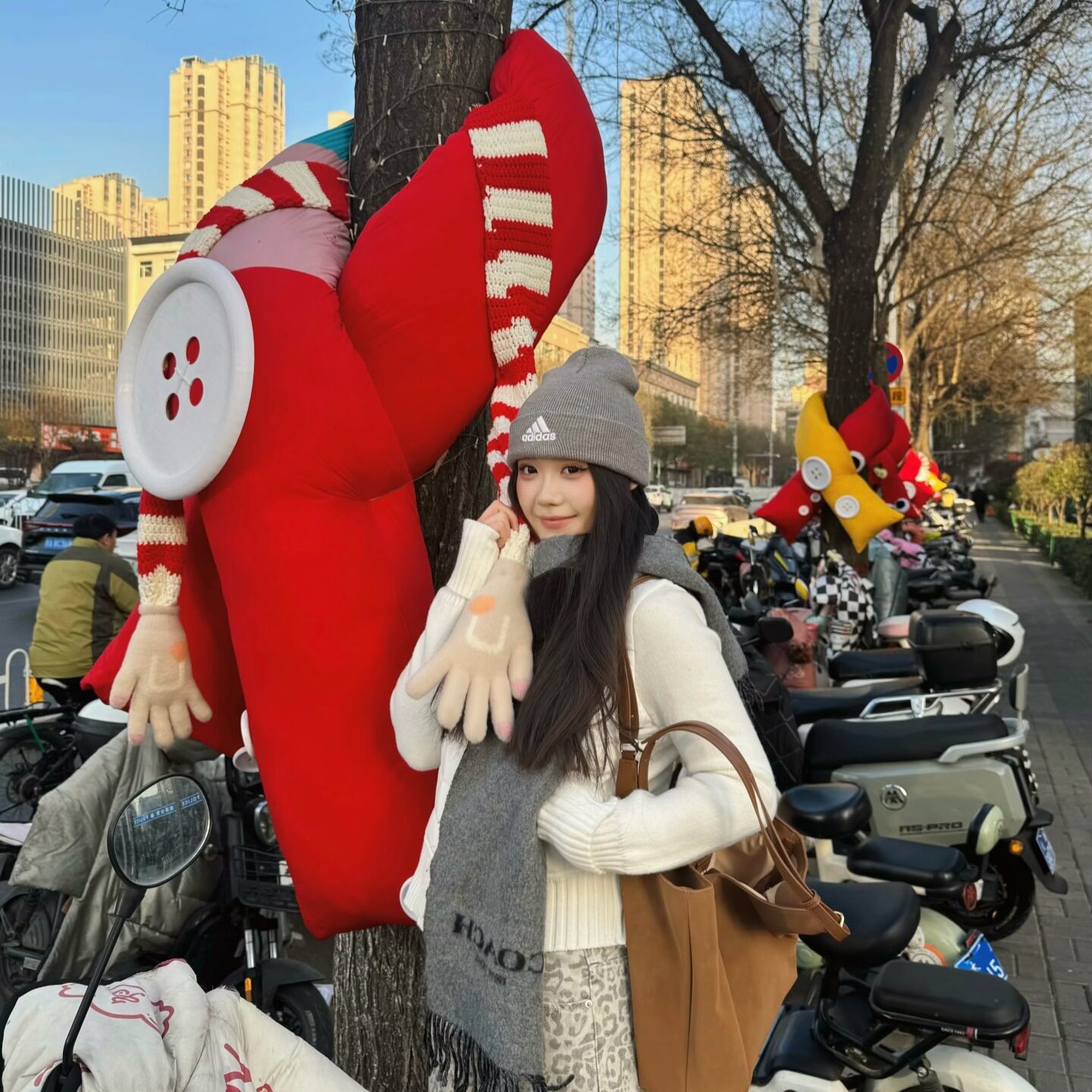 冬季圣诞新年大树围巾打卡布置