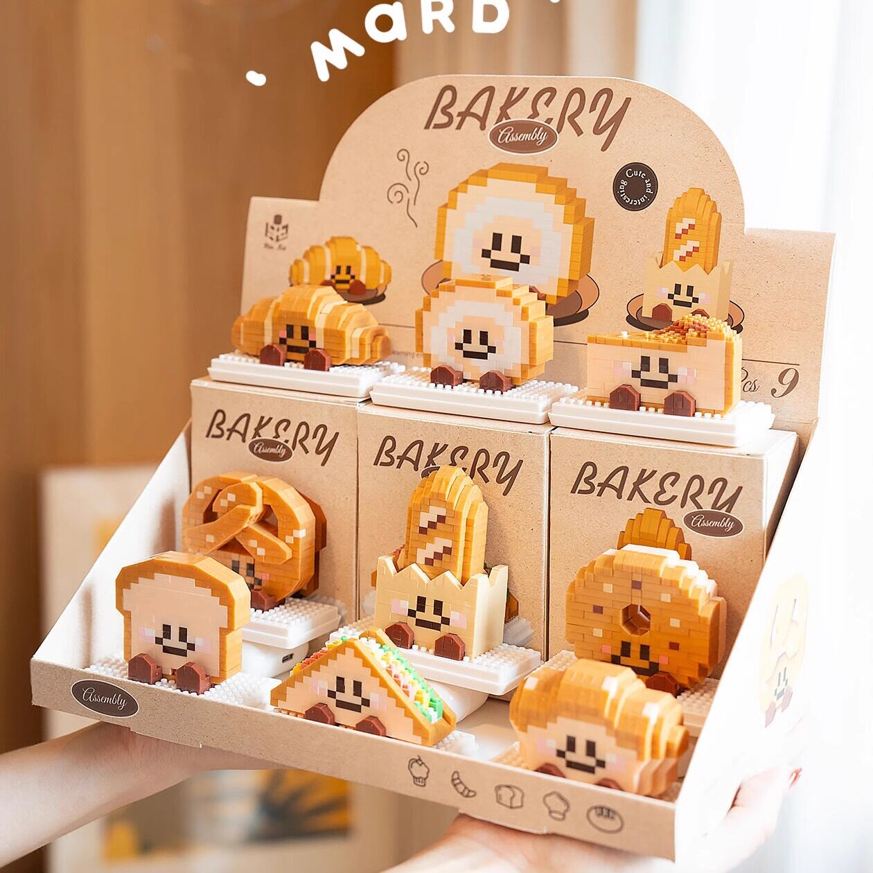 面包脑袋瑞士卷巴斯克积木兼容乐高益智摆件六一礼物