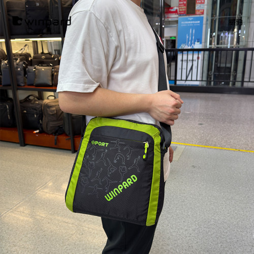 威豹男士尼龙防泼水轻便斜挎包