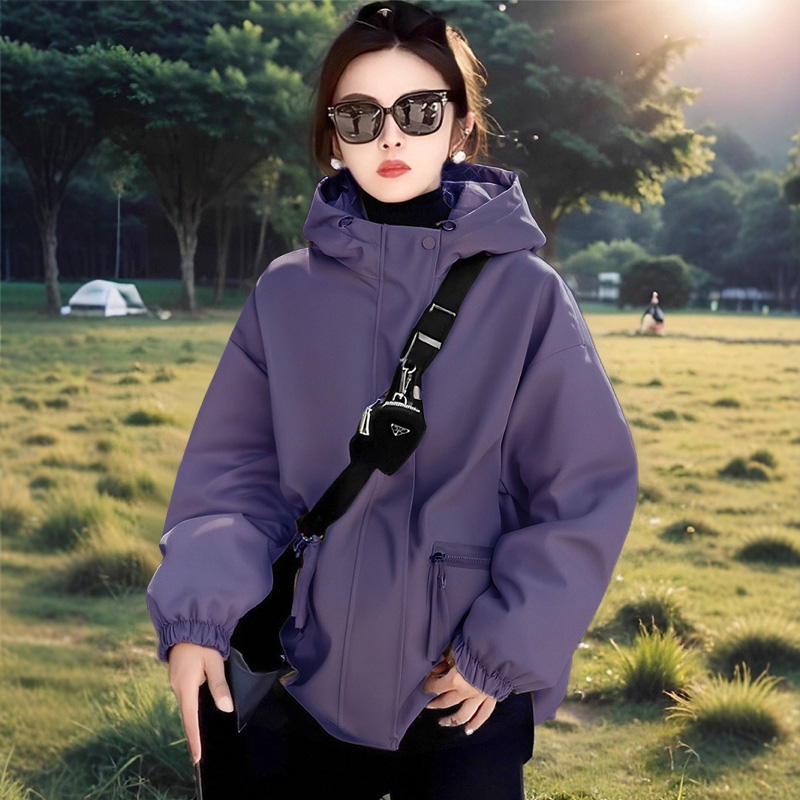 紫色短款冲锋衣外套女款春秋季2025新款超火洋派漂亮休闲宽松夹克