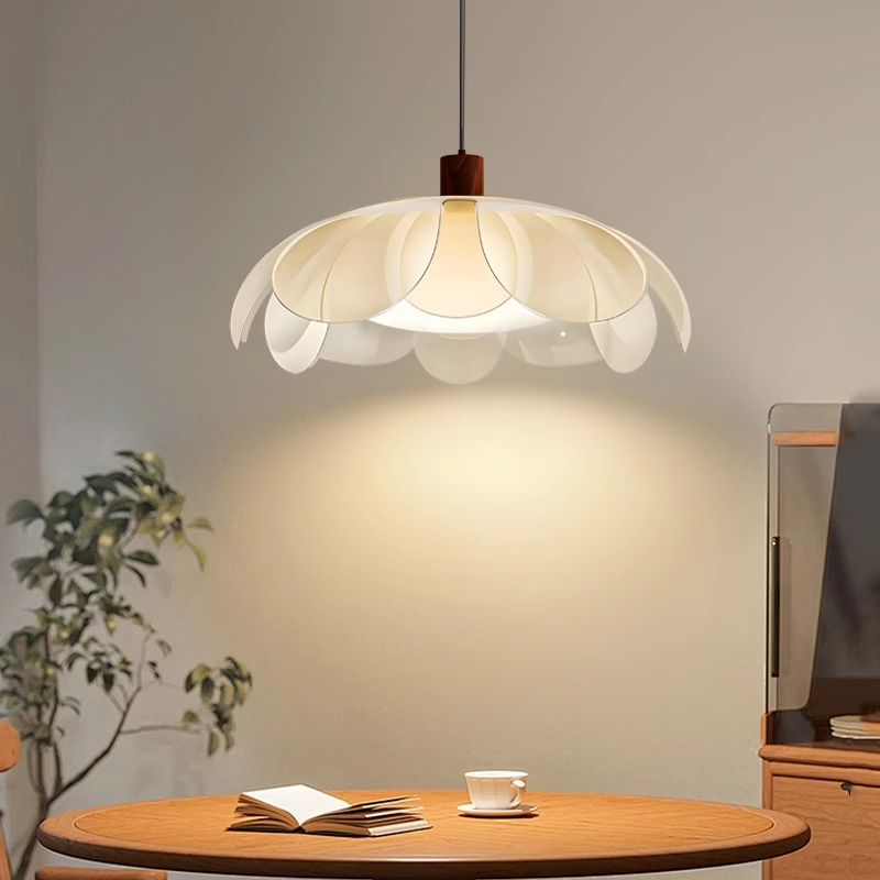 设计师款法式中古餐厅吊灯奶油风个性艺术花瓣设计师吧台餐桌灯具