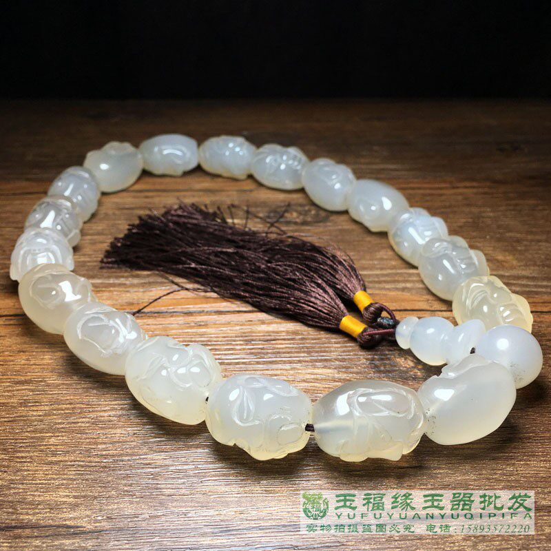 天然玛瑙白玉髓大号十八罗汉毛衣链项链手持玉石手雕瑞兽佛珠
