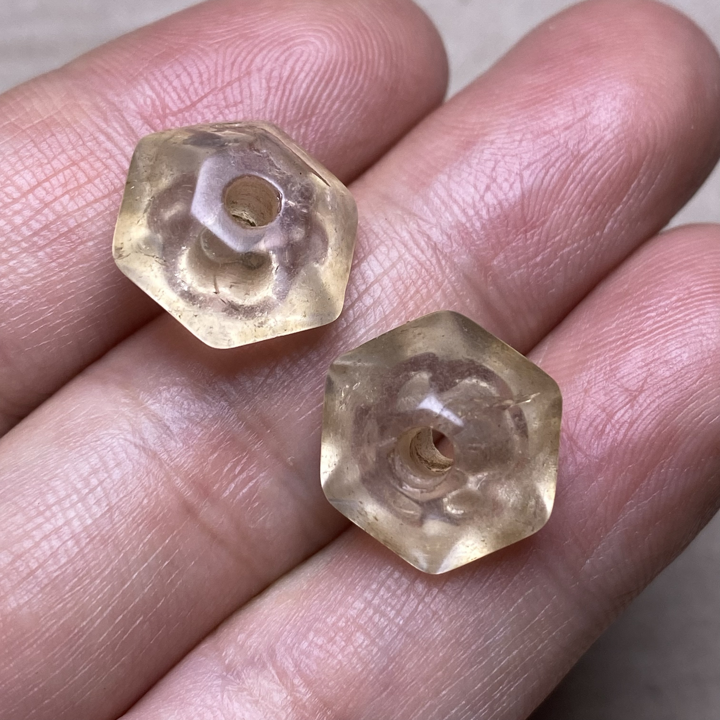 天然老水晶吊坠高古水晶老珠子六棱飞碟片珠大孔珠隔片陀螺珠一对