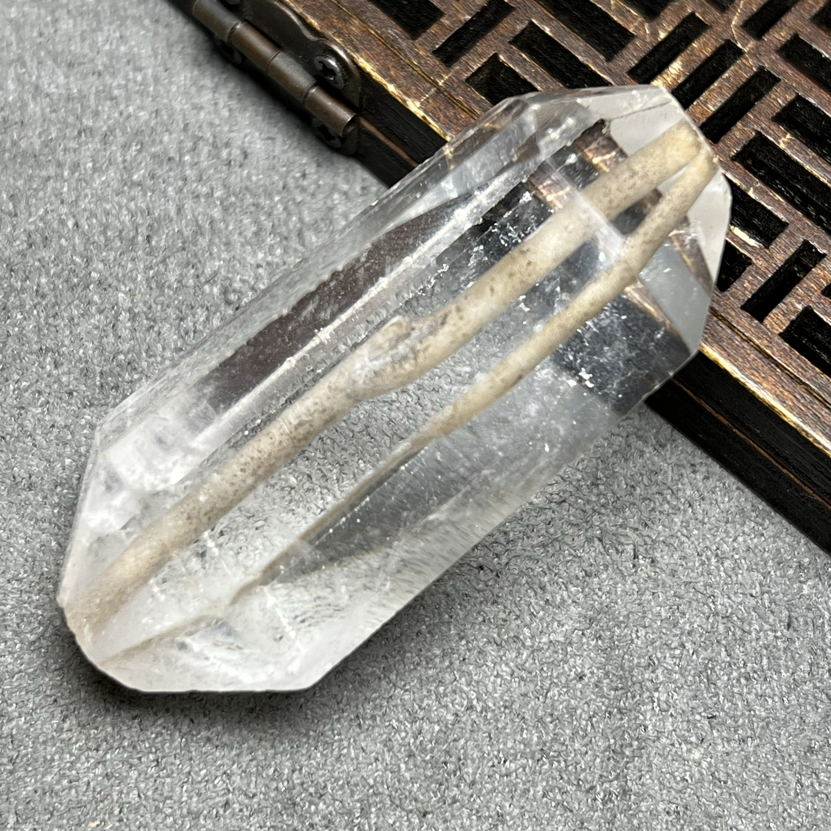 老水晶通孔六棱勒子水晶柱原石包浆挂件翎管背云吊坠桶珠手把件