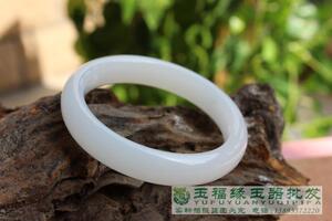 新疆白玉手镯冰透玉手镯冰种白玉圆条手镯蓝田缠丝阿富汗玉镯