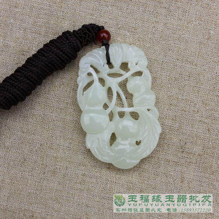 镂空葫芦青白玉吊坠