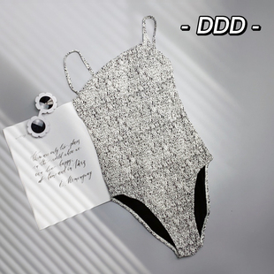 DDD原单 带胸垫 泳衣女士高端细肩带美背细纹辣妹风三角连体泳衣