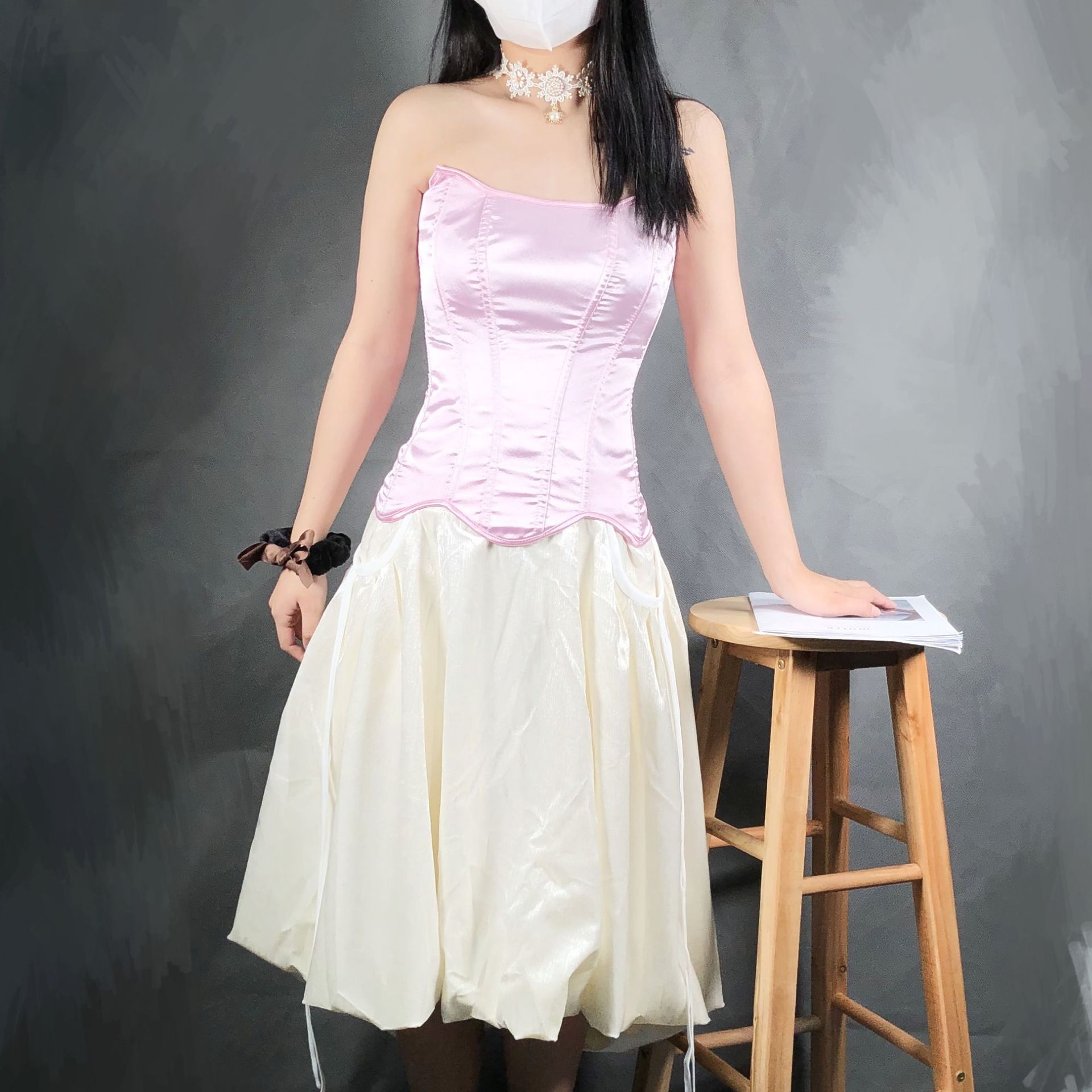 Petal-shaped fishbone lace-up corset花瓣下摆鱼骨绑带套头胸衣