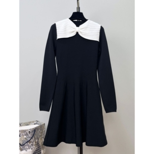 26早春新款黑白撞色肌理感蝴蝶结长袖连衣裙收腰垂感大摆针织衫裙