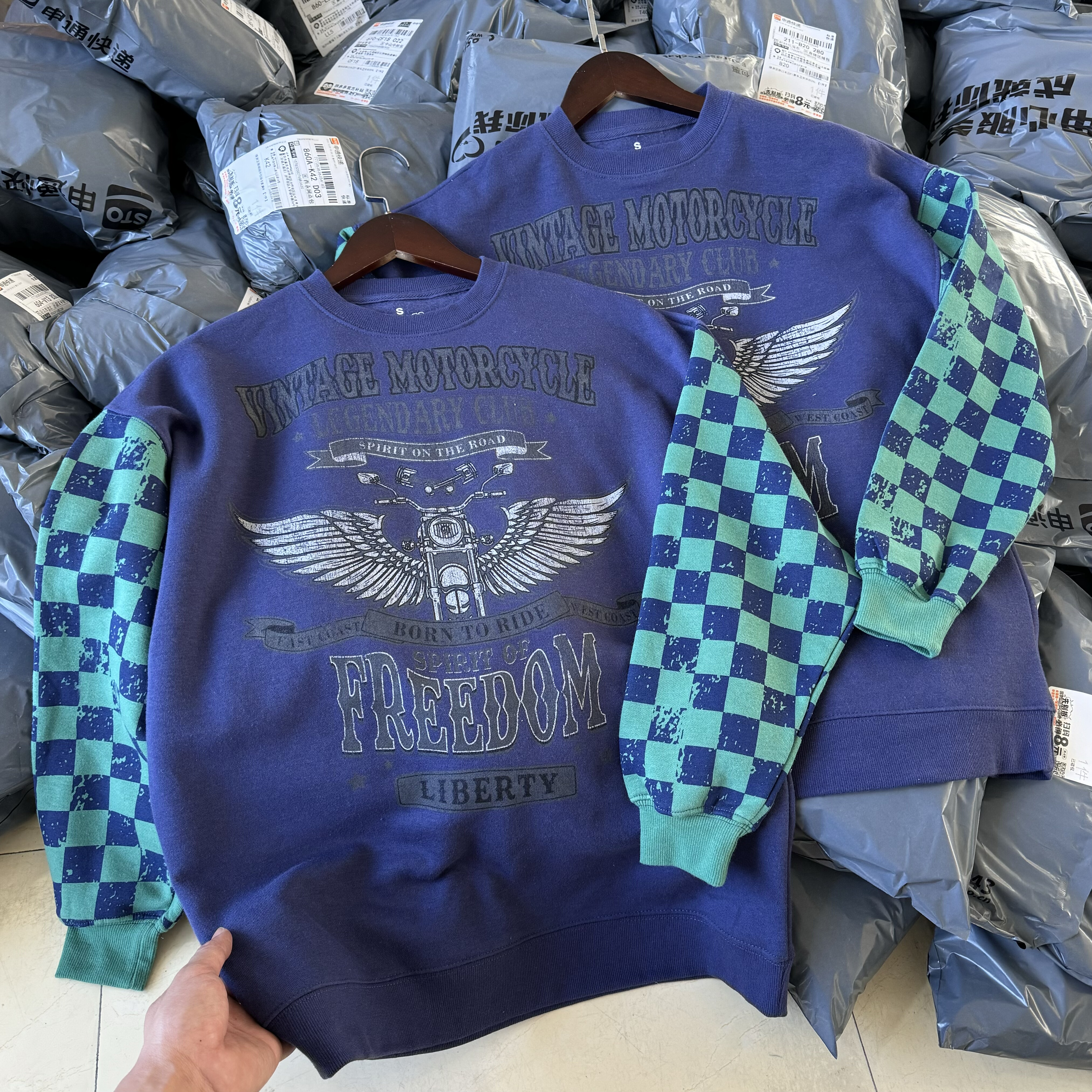 出口订单 Vintage美式复古圆领卫衣青春活力风男女秋冬薄绒套头衫