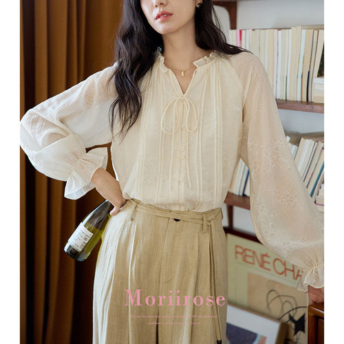 米色木耳边v领打条印花衬衫女