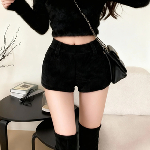 黑色灯芯绒短裤女低腰显瘦百搭外穿秋冬新款休闲裤辣妹复古短裤潮