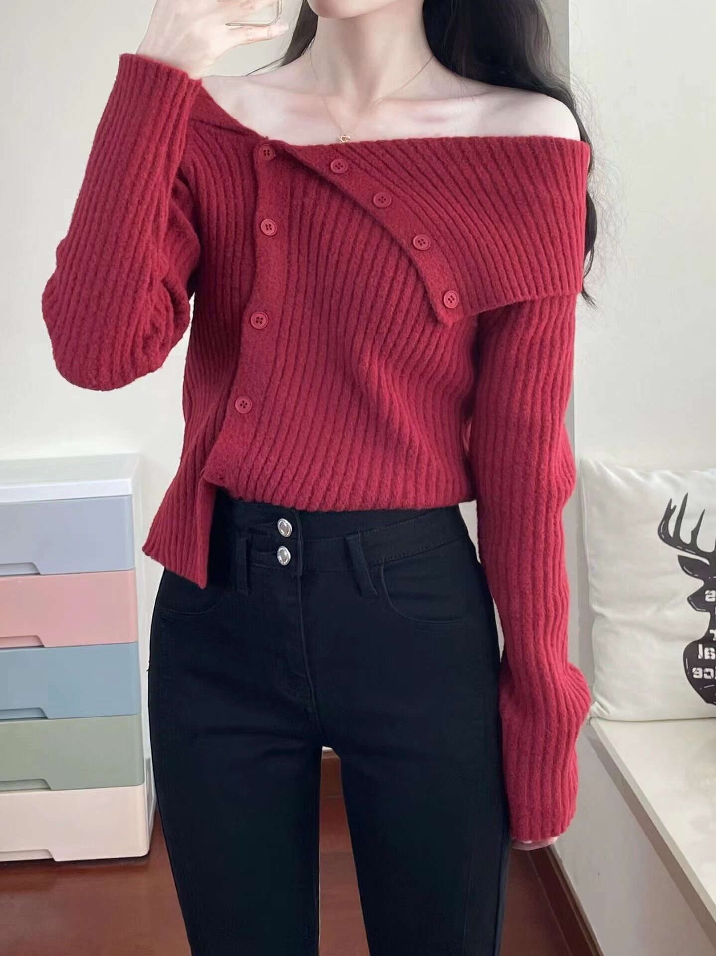 HONMEI YEAR FASHIONABLE FOREIGN RED UPPER SWEATER FEMALE DESIGN SEXY IRREGULAR ONE-SHOULDER KNITTED UNDERSHIRT AUTUMN AND WINTER