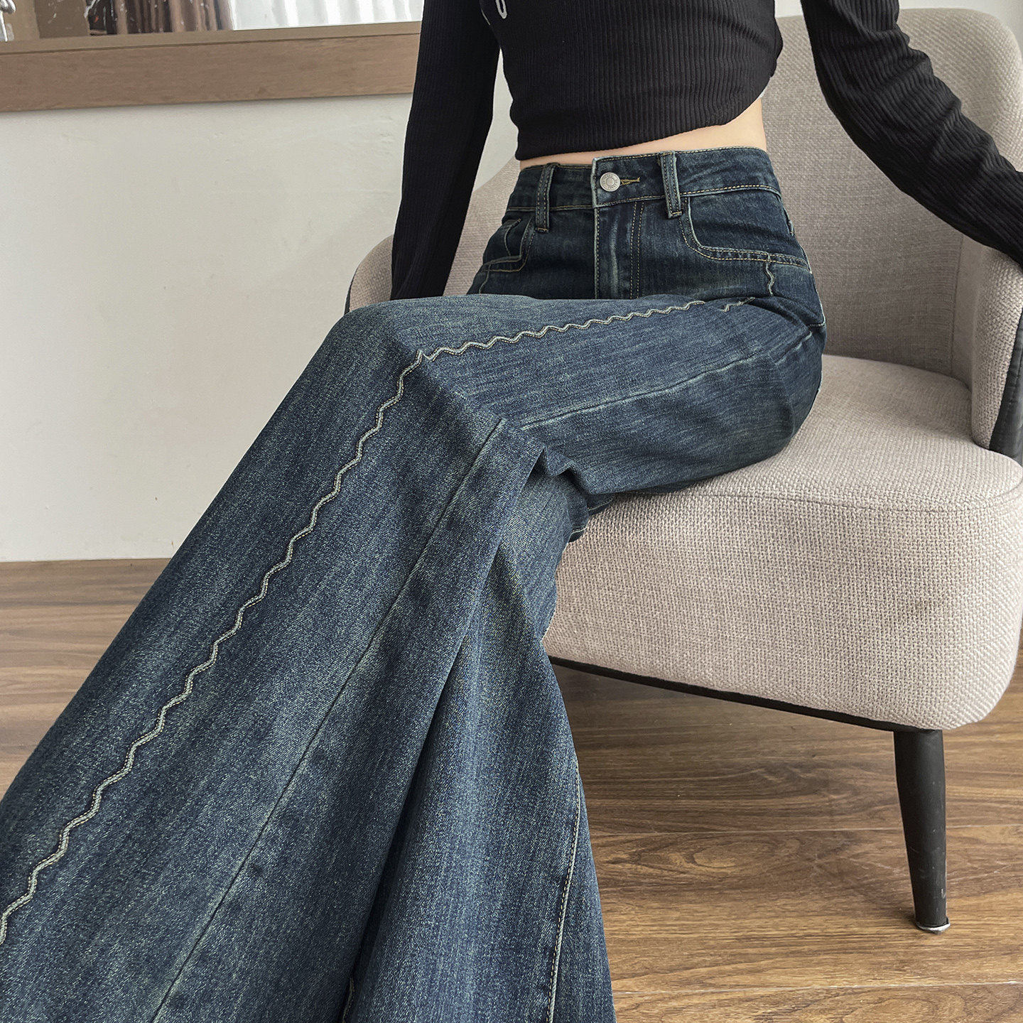 复古高腰喇叭牛仔裤女2025年春秋新款宽松显瘦遮肉阔腿长裤微喇叭