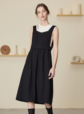 MSLAN商场同款法式浪漫V领收腰背带裙黑色简约廓形连衣裙MEDE4111