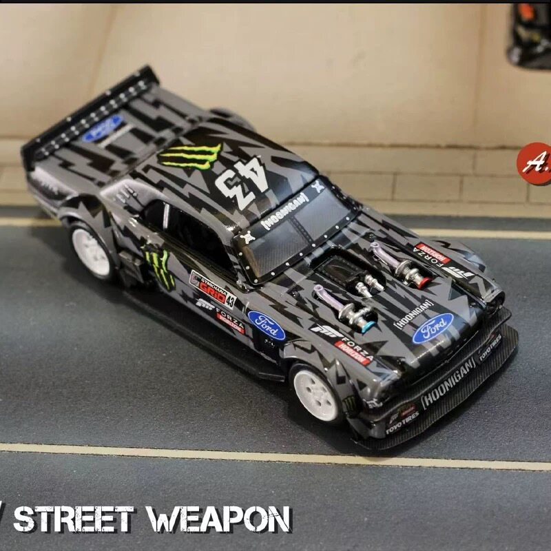 StreetWeapon福特野马砖叔改装版漂移车灰黑迷彩1/64合金汽车模型