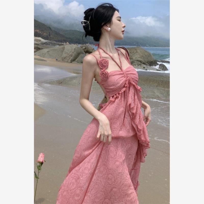 海边度假挂脖吊带连衣裙女夏季新款辣妹仙女款精致温柔法式长裙子