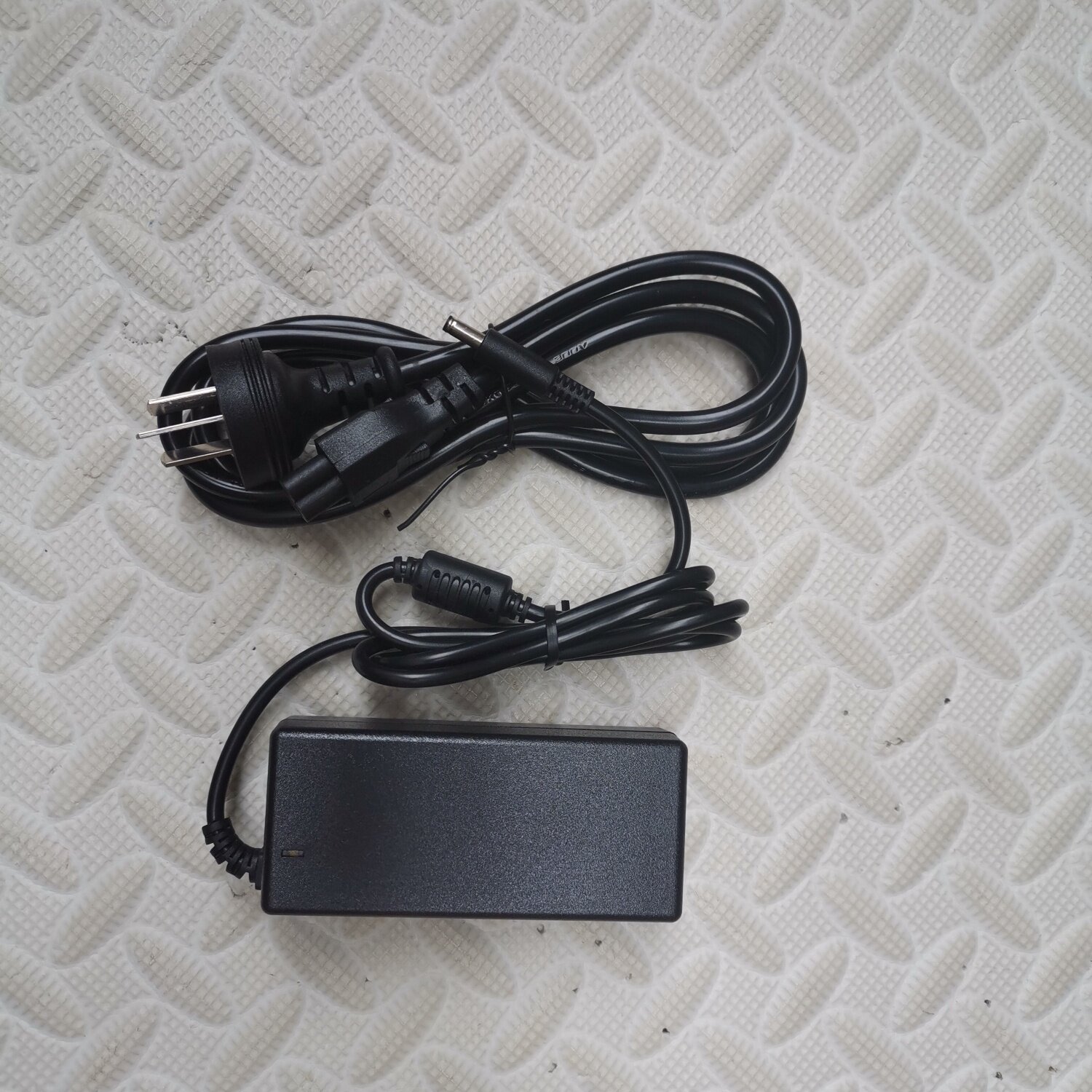 火牛戴尔迷你型1440 1502 14r 19.5V 3.34A笔记本电源适配器