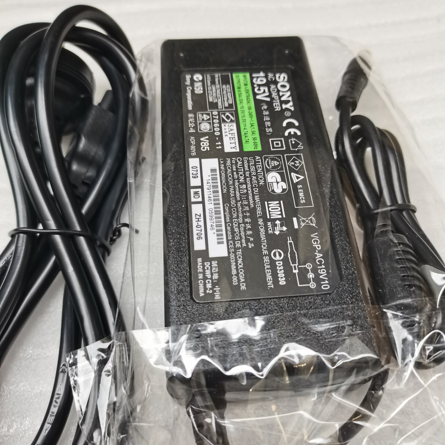 适用于索尼/Sony笔记本19.5V 4.7A电源适配器/EA47/EA38/EG38/SD4