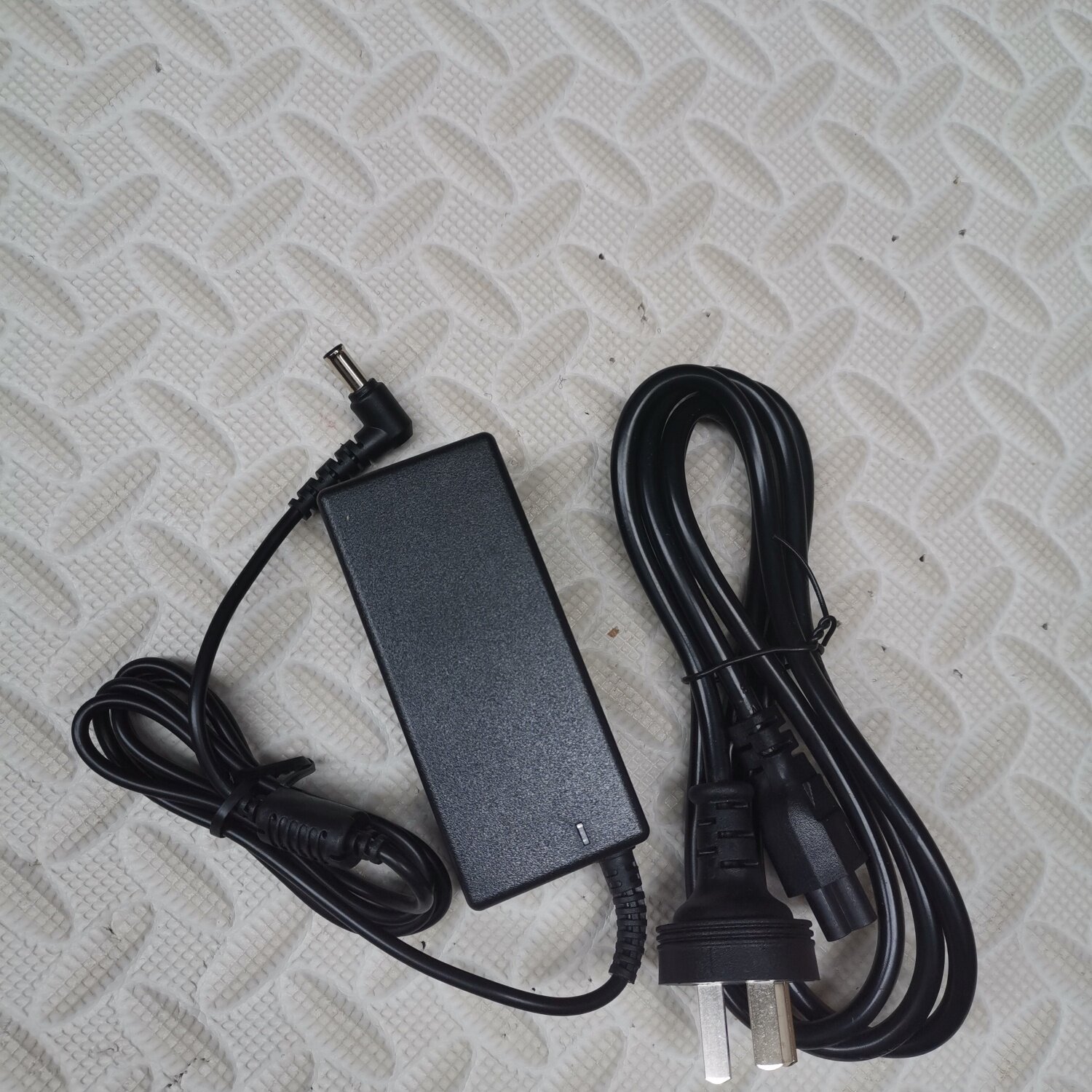 LG电脑显示器 E2251S E2251T电源适配器19V2.1A 1.6A1.7A LCAP21C