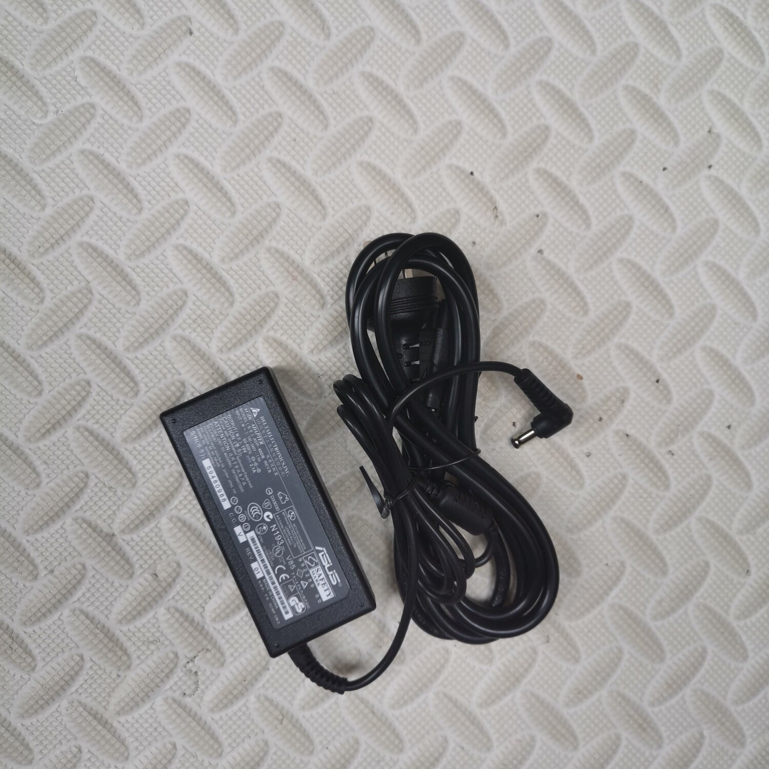 华硕ASUS电源适配器19V2.1A上网本液晶显示器充电器电源电源