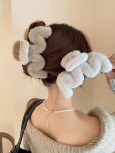 咖色系毛绒抓夹女2026网红新款高级感巨大号鲨鱼夹发量多盘发头饰