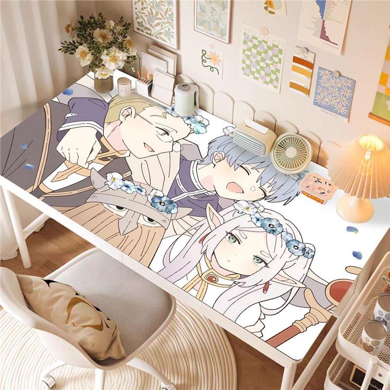 葬送的芙莉莲桌垫防水桌布办公电脑桌垫学生PVC写字台书桌垫