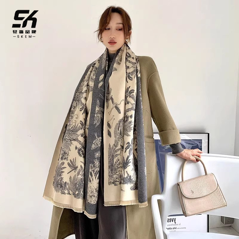 提花围巾女士2025秋冬新款双面印花披肩高端正品保暖百搭长款丝巾