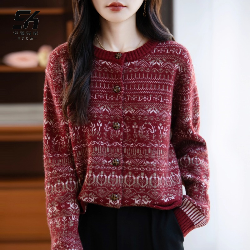 红色毛衣女2025新款冬季民族风提花针织开衫外套时尚减龄短款上衣
