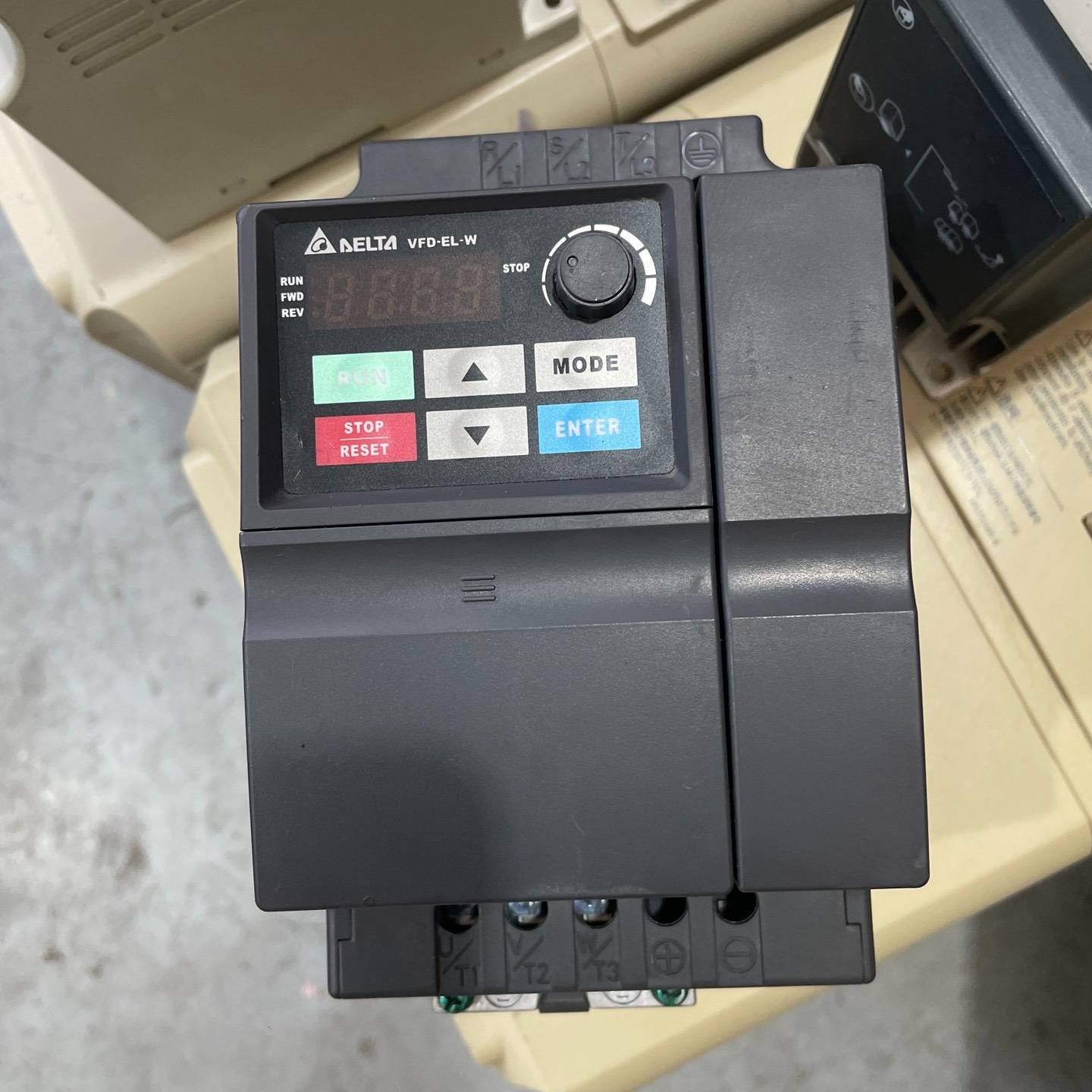 台达变频器VFD015EL21W 测议价 也可为维修！！